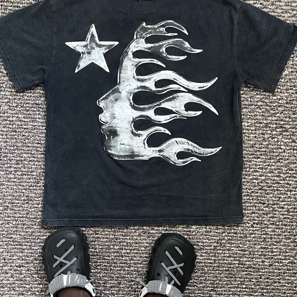 Black Graphic boys Hellstar T-Shirt
Size small 
Looking for offers dm me!!